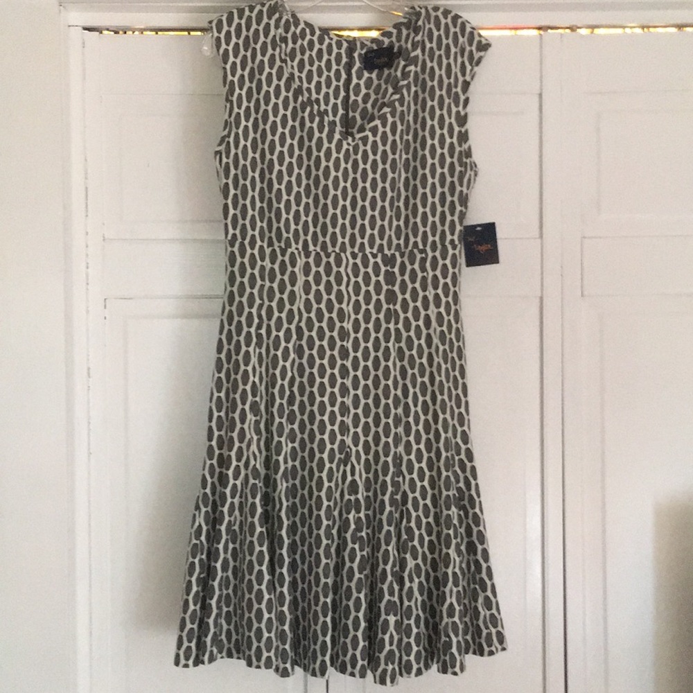 Sleeveless casual dress